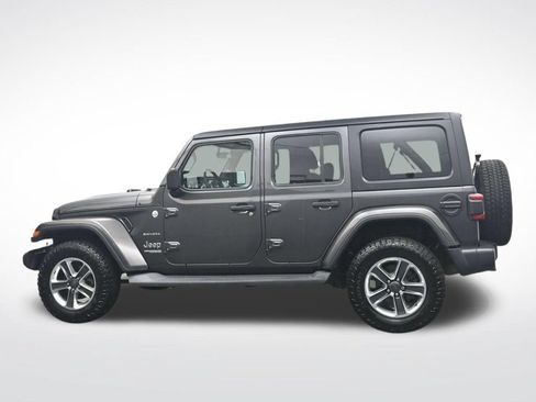 Used 2020 Jeep Wrangler Unlimited Sahara w/ Dual Top Group AWD/4WD image 10