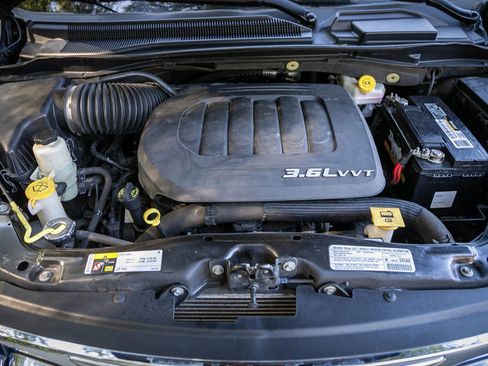 Used 2013 Chrysler Town & Country Touring-L w/ Driver Convenience Group FWD image 36