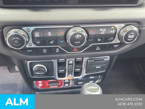 Used 2025 Jeep Gladiator Rubicon w/ Convenience Group AWD/4WD image 19