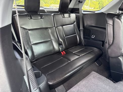 Used 2024 Ford Explorer XLT w/ Equipment Group 202A AWD/4WD image 22
