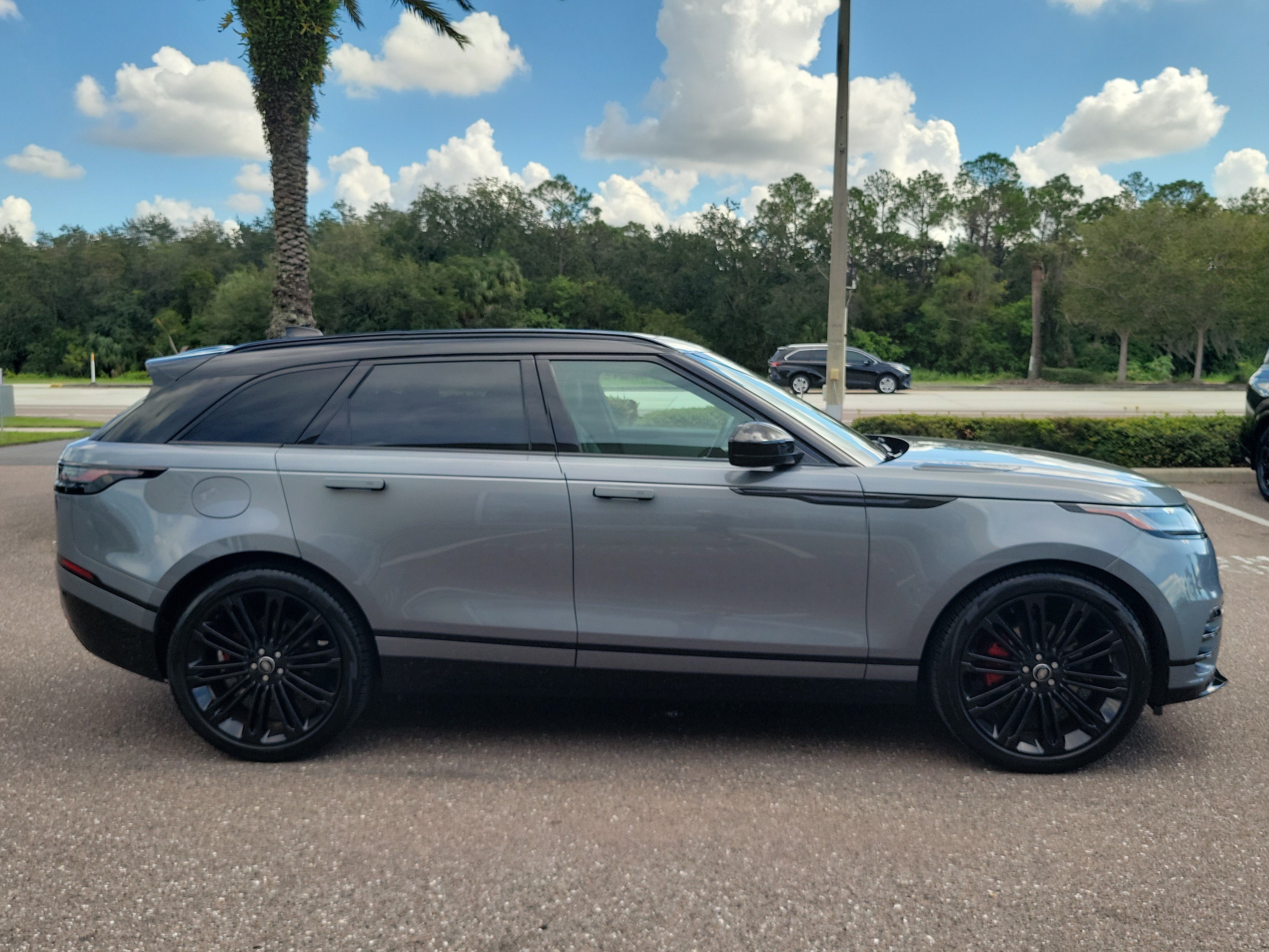 Used 2024 Land Rover Range Rover Velar Dynamic SE AWD/4WD image 3