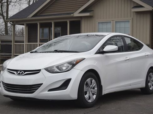 Used 2016 Hyundai Elantra SE image 1