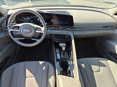 Used 2025 Hyundai Elantra SEL FWD image 26
