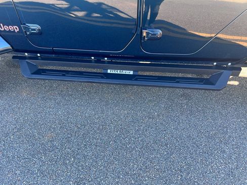 Certified 2025 Jeep Gladiator Rubicon image 13