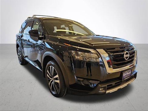New 2025 Nissan Pathfinder Platinum image 5