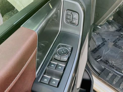 Used 2022 Ford F150 Lariat AWD/4WD image 17