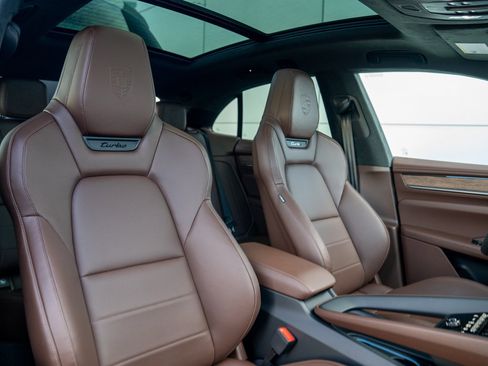 Certified 2025 Porsche Macan Turbo Electric AWD/4WD image 26