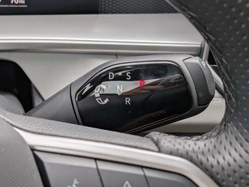 Certified 2026 Volkswagen Tiguan SE R-Line FWD image 38