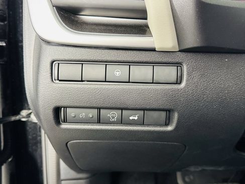 Used 2025 Nissan Rogue SV FWD image 12
