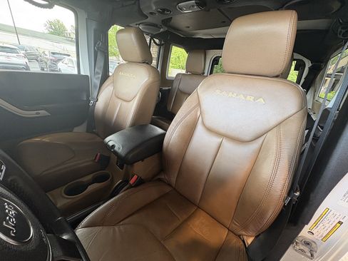 Used 2013 Jeep Wrangler Unlimited Sahara w/ Connectivity Group AWD/4WD image 20