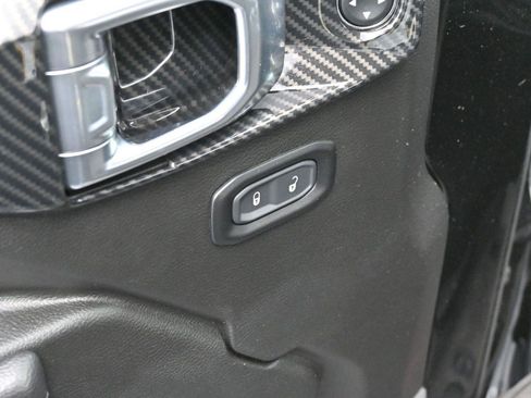 Used 2023 Jeep Gladiator Sport image 11