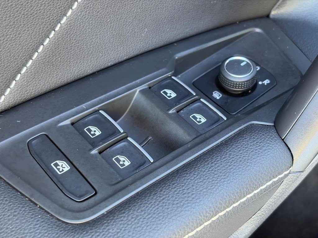 Used 2023 Volkswagen Tiguan SE R-Line AWD/4WD image 22