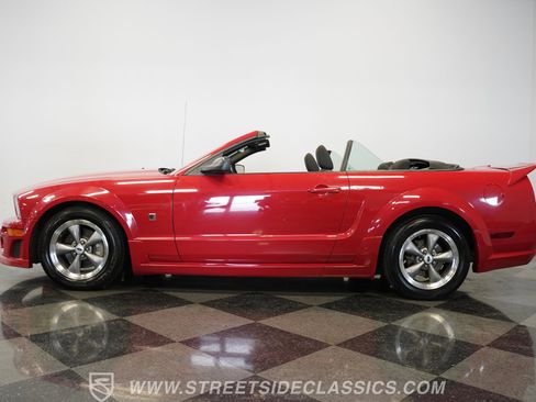 Used 2005 Ford Mustang GT image 2
