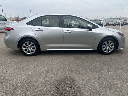 Used 2020 Toyota Corolla LE image 4