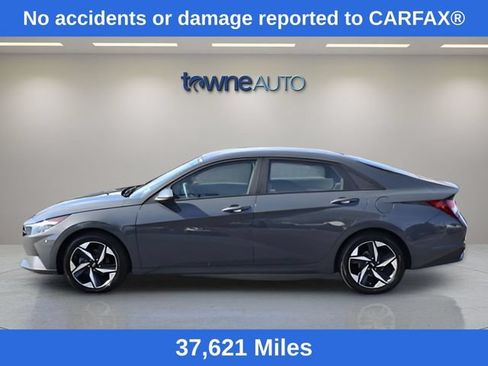 Used 2023 Hyundai Elantra SEL w/ Convenience Package FWD image 2