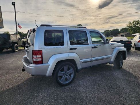 Used 2011 Jeep Liberty Sport AWD/4WD image 5