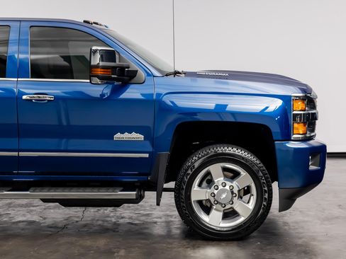 Used 2017 Chevrolet Silverado 2500 High Country w/ Duramax Plus Package AWD/4WD image 20