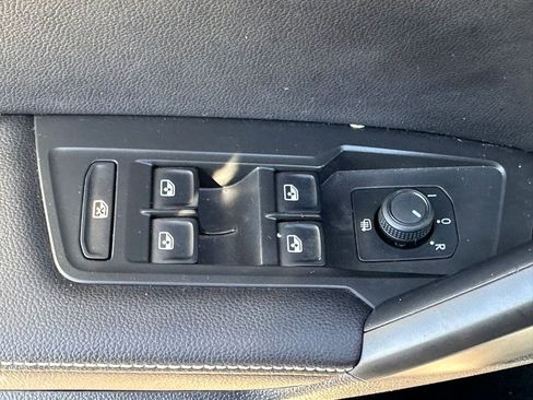 Used 2024 Volkswagen Tiguan S image 25