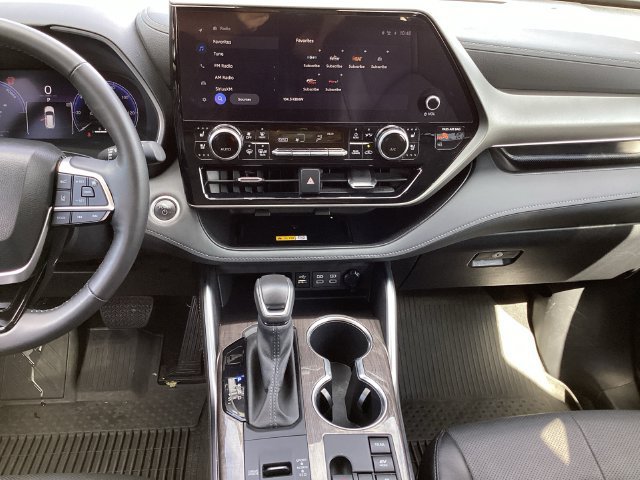 Used 2024 Toyota Highlander Limited AWD/4WD image 16