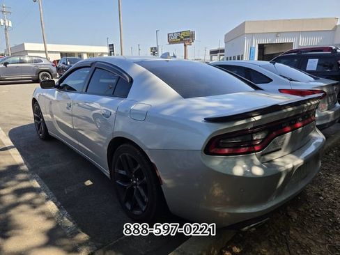 Used 2019 Dodge Charger SXT w/ Plus Group RWD image 4