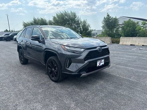 Used 2023 Toyota RAV4 XSE AWD/4WD image 2