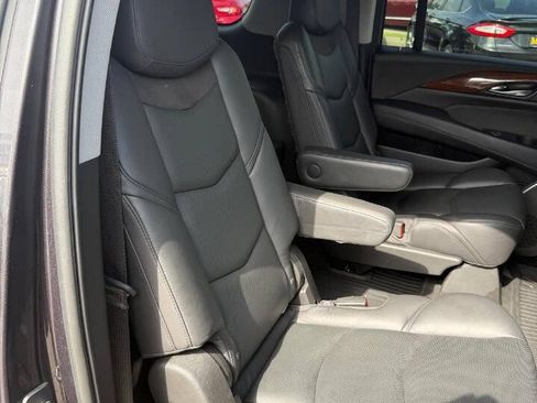 Used 2018 Cadillac Escalade ESV Premium Luxury AWD/4WD image 28