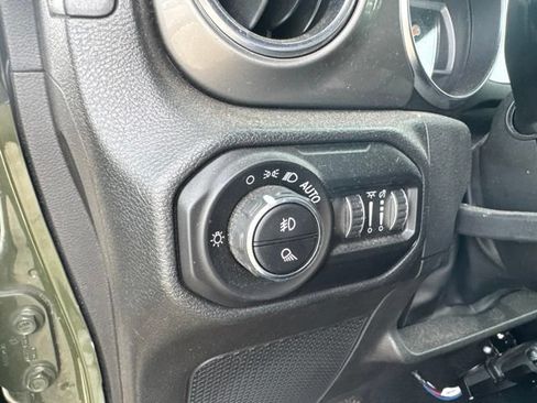 Used 2022 Jeep Gladiator Overland AWD/4WD image 32