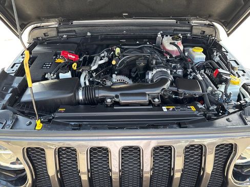 Used 2022 Jeep Wrangler Unlimited Sahara AWD/4WD image 29