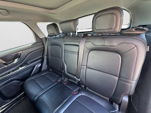 Used 2022 Lincoln Corsair AWD w/ Premium Package image 12