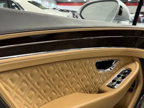 Used 2022 Bentley Continental GT image 28