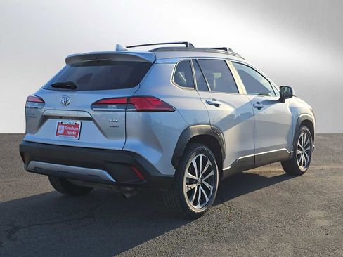 Certified 2022 Toyota Corolla Cross XLE image 3