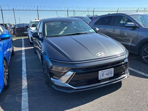 Used 2025 Hyundai Sonata SEL FWD image 2