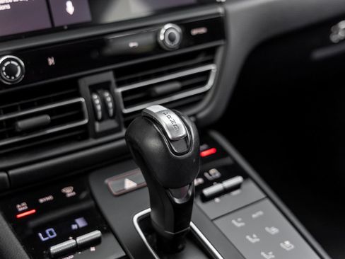 Certified 2023 Porsche Macan AWD/4WD image 31