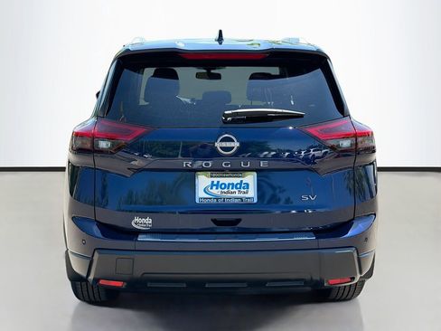Used 2024 Nissan Rogue SV w/ SV Premium Package image 6