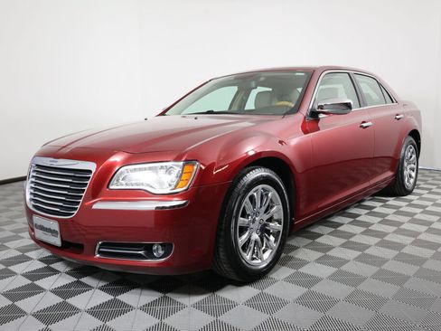 Used 2014 Chrysler 300 C RWD image 5