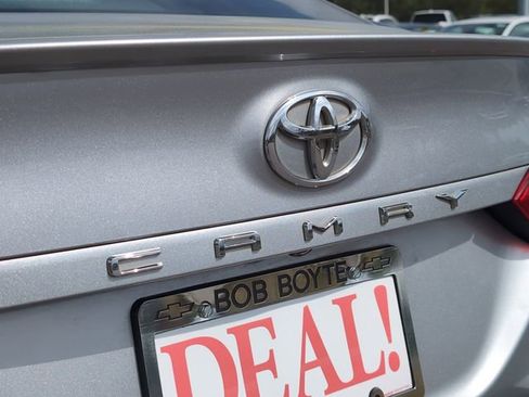 Used 2019 Toyota Camry SE image 10