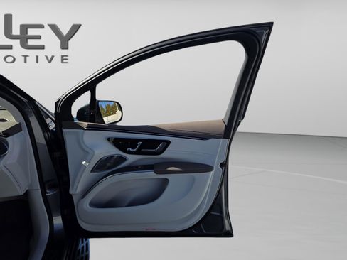 Used 2023 Mercedes-Benz EQS 450+ SUV image 29