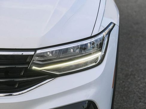 Used 2022 Volkswagen Tiguan SE R-Line image 4