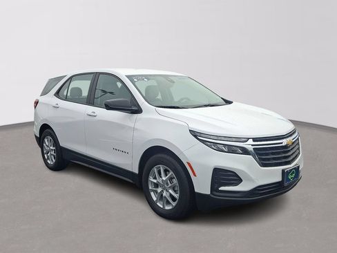 Certified 2024 Chevrolet Equinox LS w/ Driver Confidence II Package FWD image 3