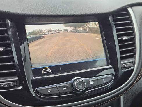 Used 2018 Chevrolet Trax LT w/ LT Convenience Package image 18