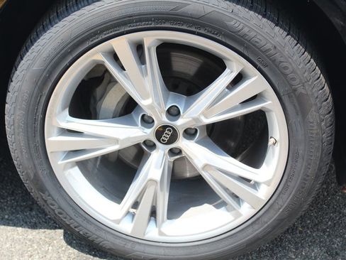 Used 2023 Audi Q8 Prestige w/ Prestige Package AWD/4WD image 13