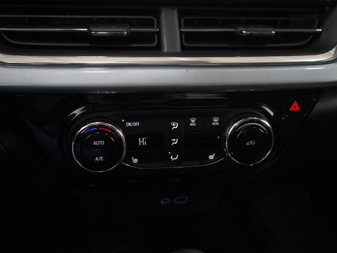 Used 2024 Chevrolet Trax LT w/ Driver Confidence Package FWD image 20