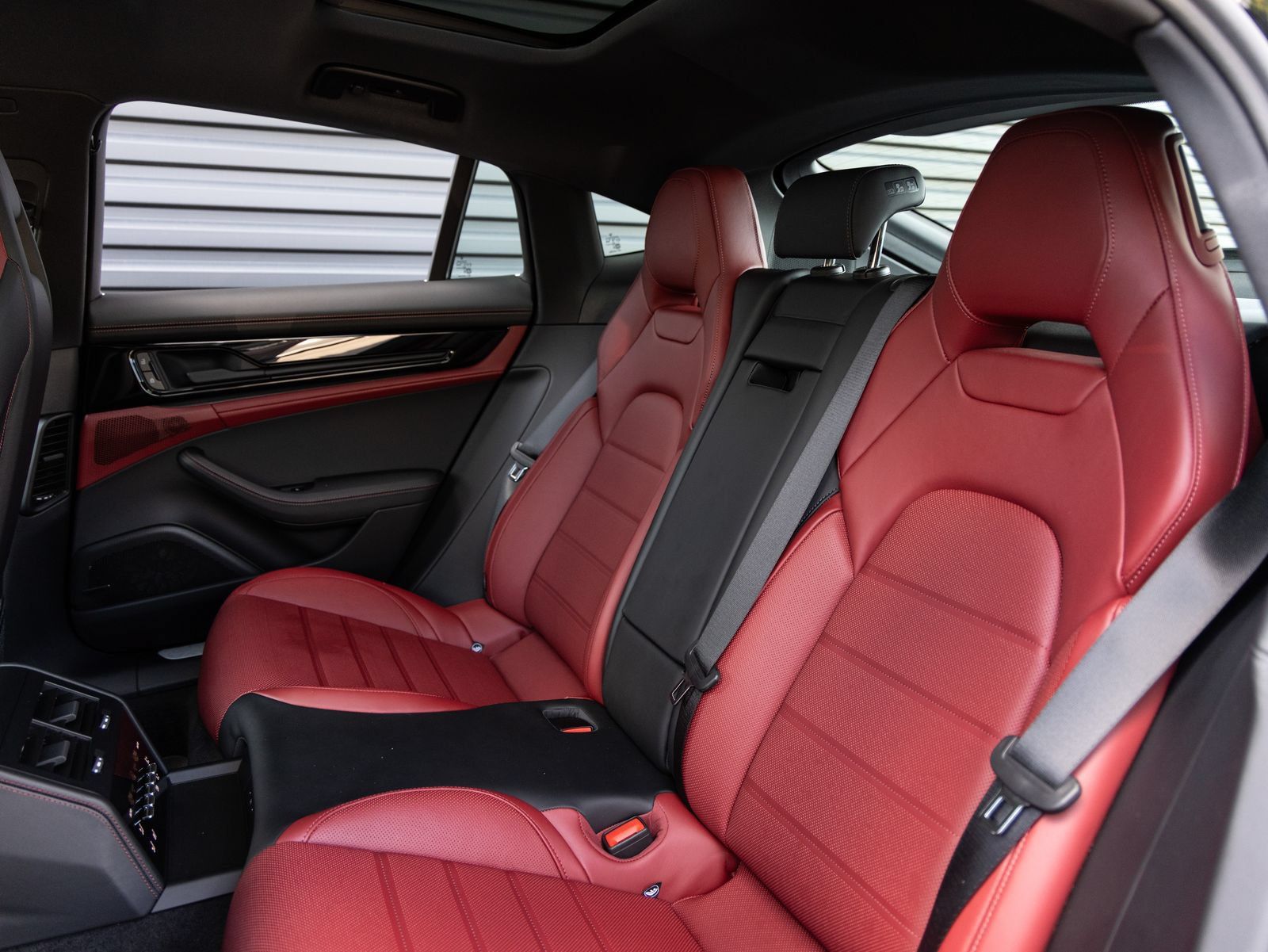 Certified 2025 Porsche Panamera RWD image 25