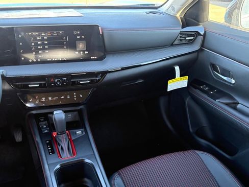 New 2026 Nissan Kicks SR image 11