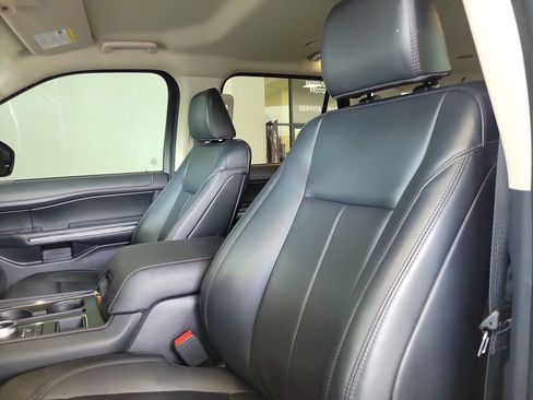 Used 2024 Ford Expedition XLT RWD image 13