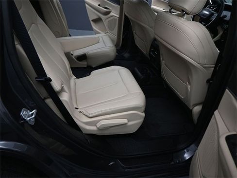 Used 2025 Jeep Grand Cherokee L Limited w/ Black Appearance Package image 14