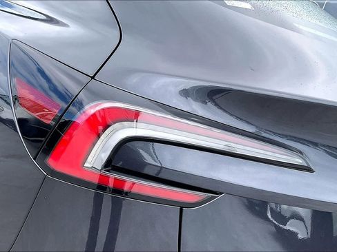 Used 2024 Tesla Model 3 Long Range AWD/4WD image 32