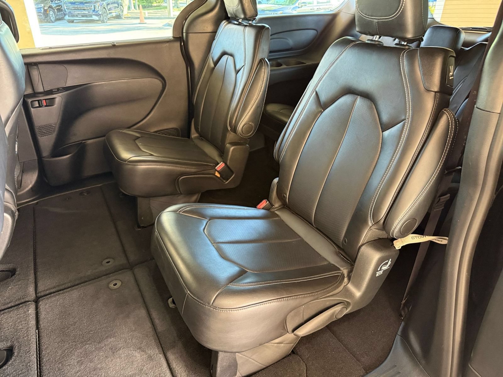 Used 2025 Chrysler Pacifica Select FWD image 27