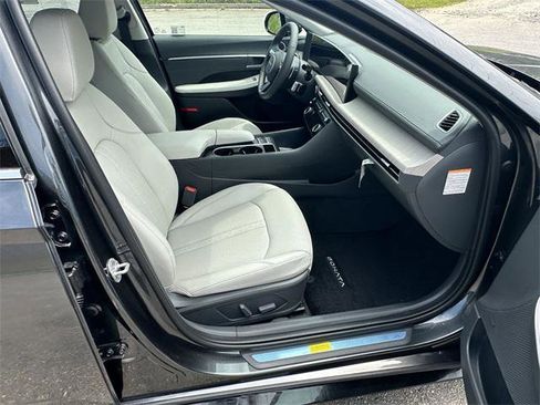 New 2025 Hyundai Sonata Limited image 13