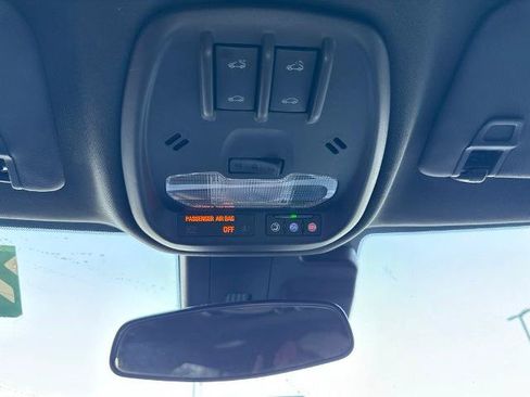Used 2024 Chevrolet Trax RS w/ Sunroof Package FWD image 9